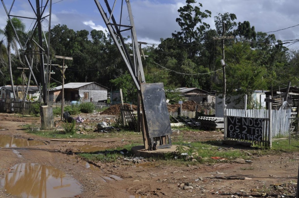 Casas e terrenos são vendidos por até R$ 100 mil