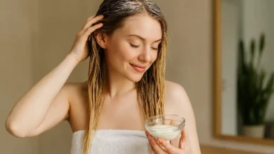 4 erros que deixam o cabelo mais ressecado sem você perceber