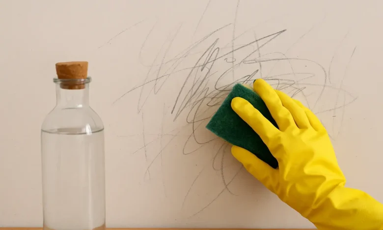 Como limpar parede riscada de lápis e caneta